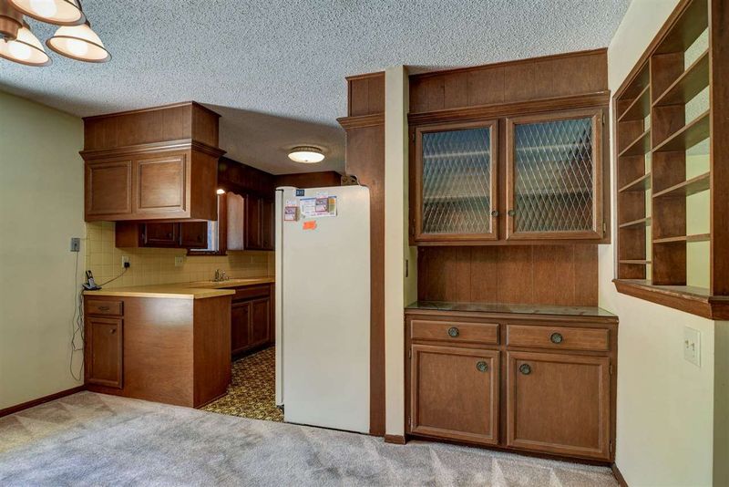 1617 N Murray St, Wichita, KS 67212-1039