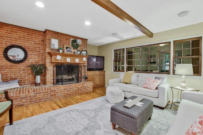 401 Normandy Rd, Newton, KS 67114