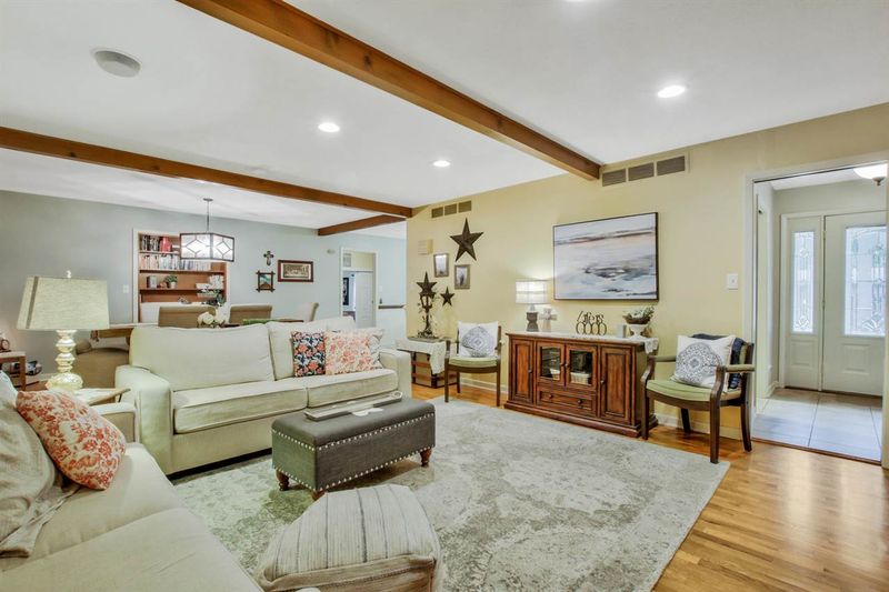 401 Normandy Rd, Newton, KS 67114