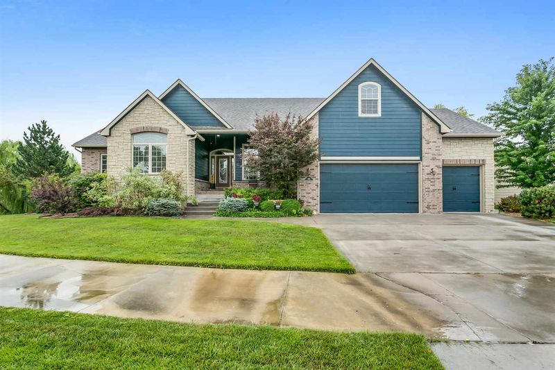615 E Crescent Lakes Dr, Andover, KS 67002