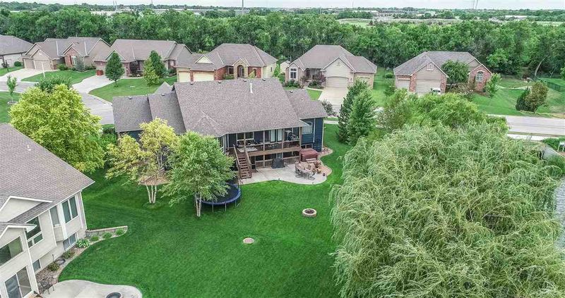 615 E Crescent Lakes Dr, Andover, KS 67002