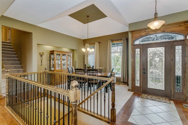 615 E Crescent Lakes Dr, Andover, KS 67002