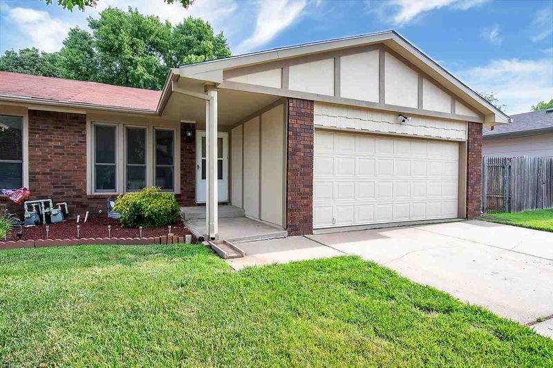 8724 E Boston St, Wichita, KS 67207-3610