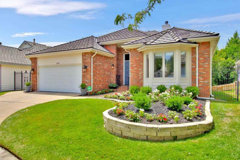 8805 E Bradford Cir, Wichita, KS 67206