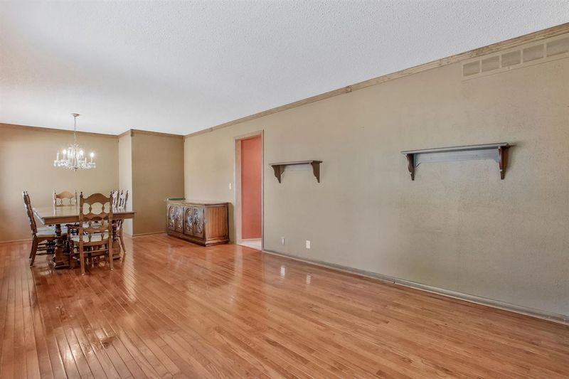 7013 E Stonegate St, Wichita, KS 67206