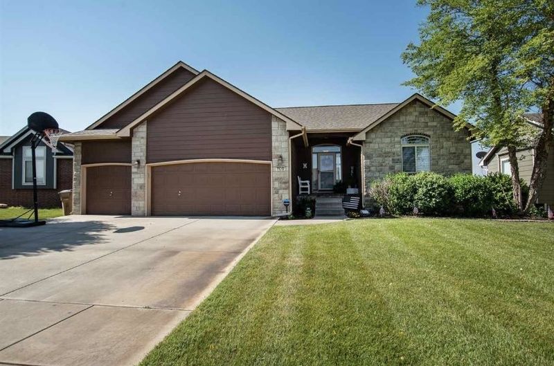 709 E Rolling View Dr, Park City, KS 67147