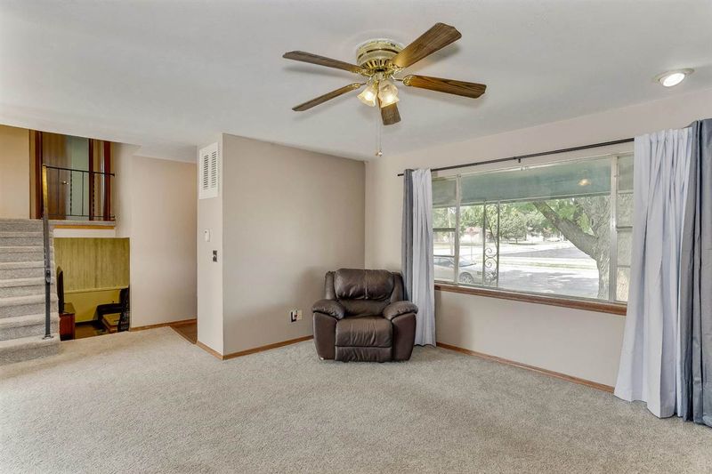 644 S James, Maize, KS 67101