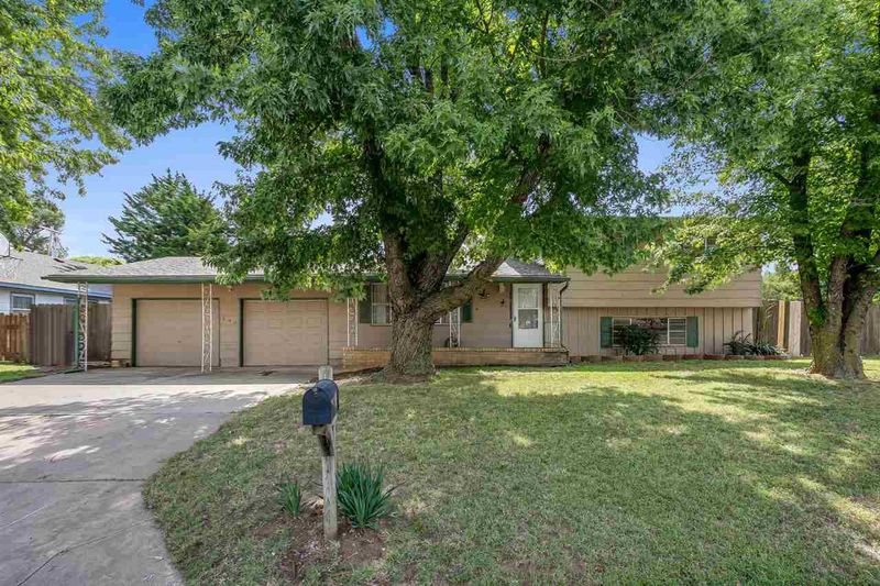 644 S James, Maize, KS 67101