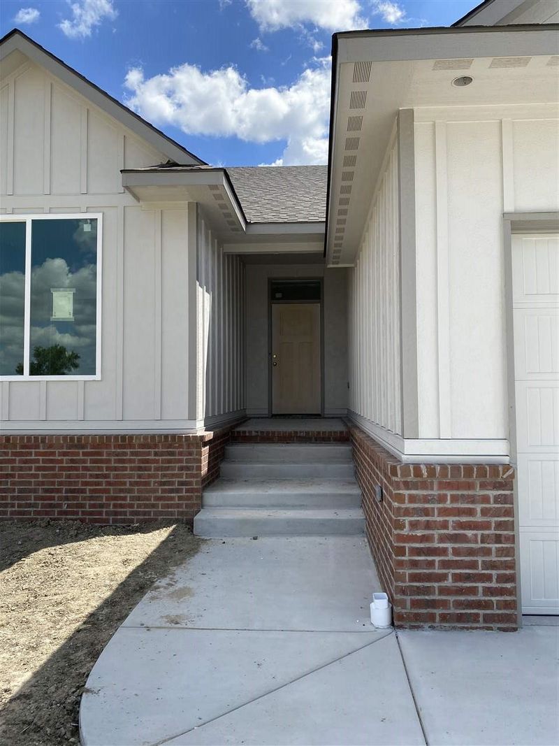 5879 E Central Park Ave, Bel Aire, KS 67220