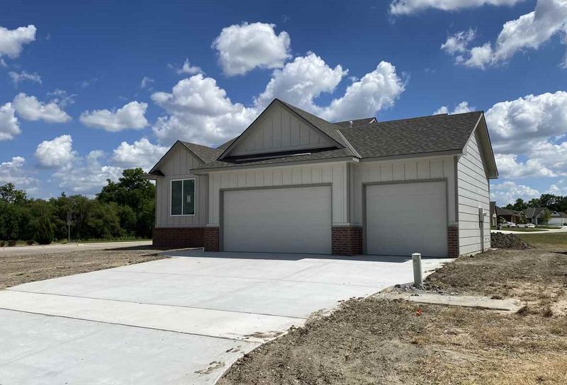 5879 E Central Park Ave, Bel Aire, KS 67220