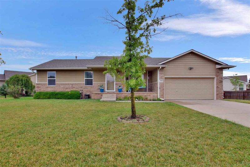 1820 N Honeysuckle Cir, Andover, KS 67002
