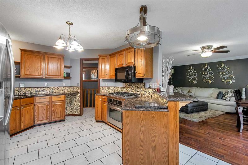 6527 E Rodeo St, Bel Aire, KS 67226-1447