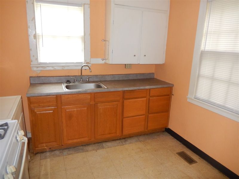 4626 E Harry St, Wichita, KS 67218