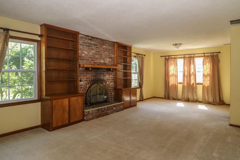 33 Circle Dr, Mulvane, KS 67110