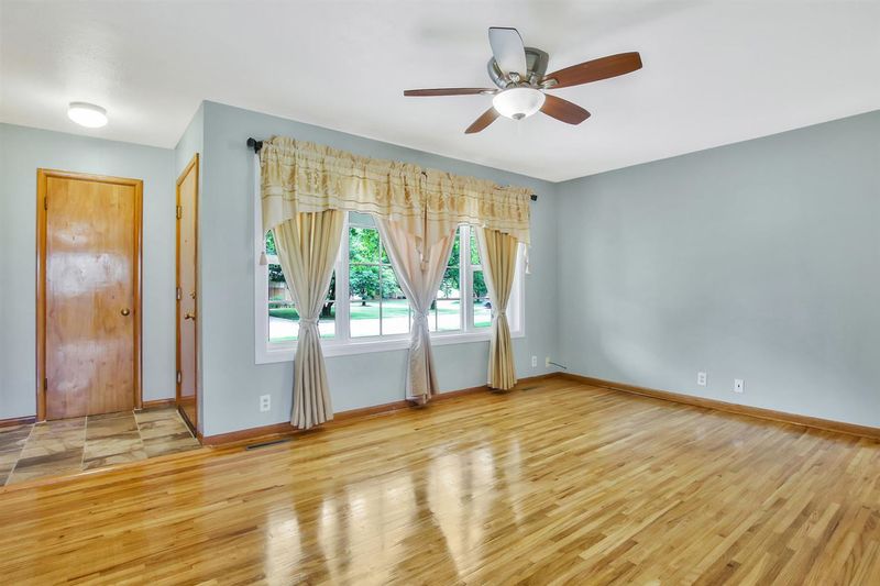 8010 E Levitt Dr, Wichita, KS 67207