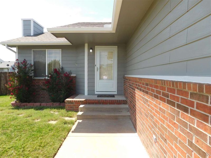 1709 E Winterset St, Goddard, KS 67052