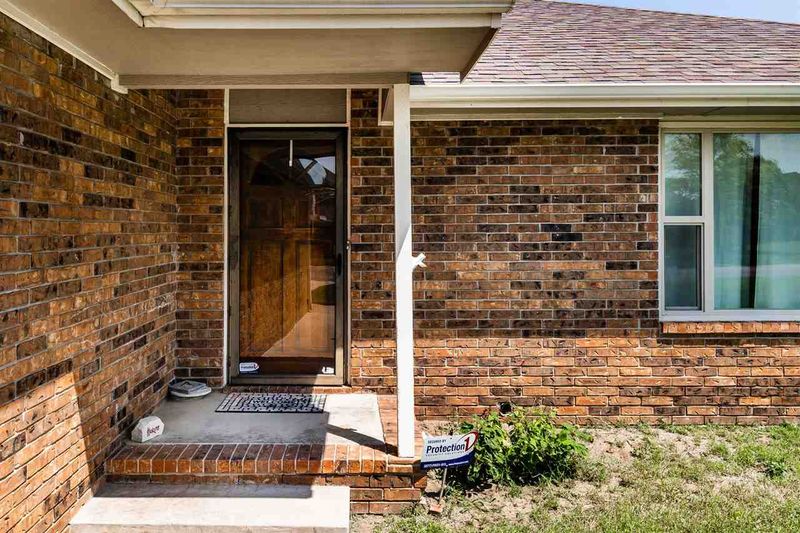 2111 S Cooper Ct, Wichita, KS 67207