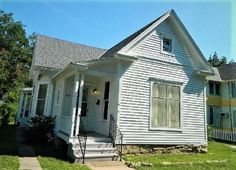 902 E 10th, Winfield, KS 67156
