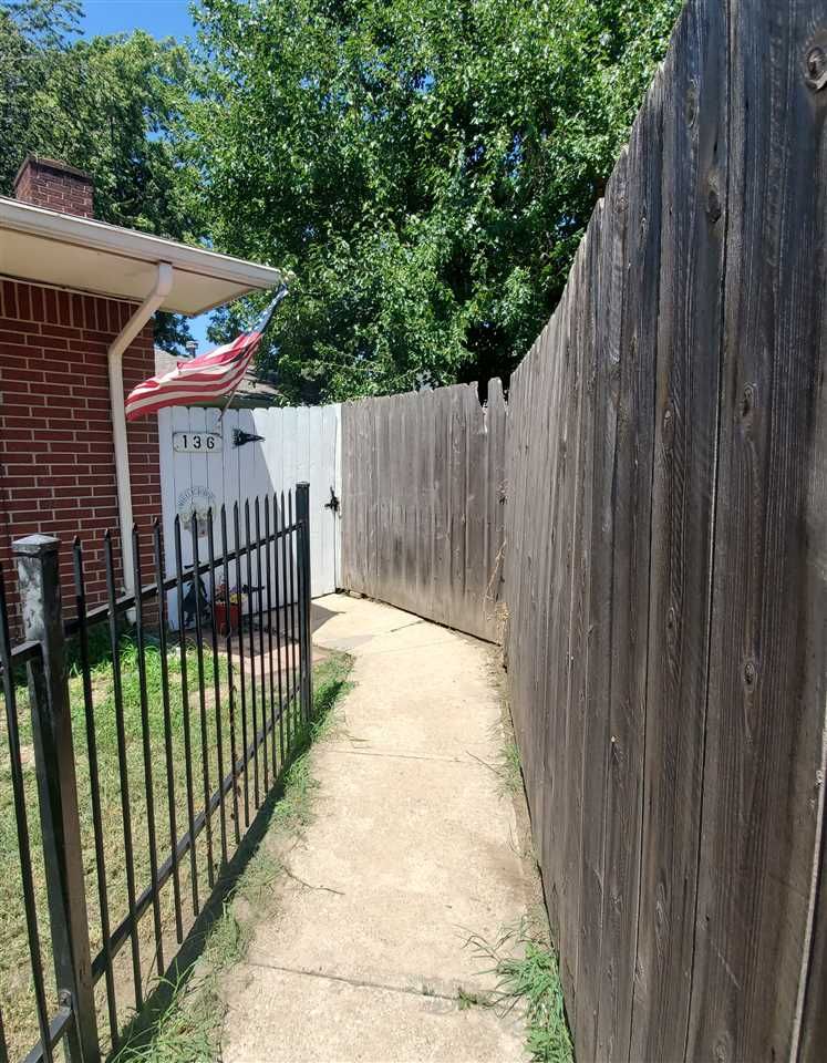 136 E 16th St N, Wichita, KS 67214