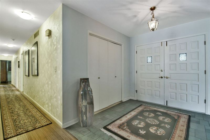7825 E Killarney Pl, Wichita, KS 67206