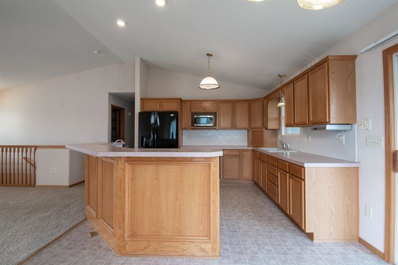1952 E Glen Hills Ct, Derby, KS 67037