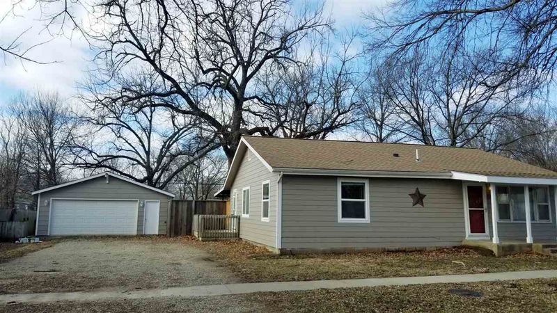 625 N Sumner St, Belle Plaine, KS 67013