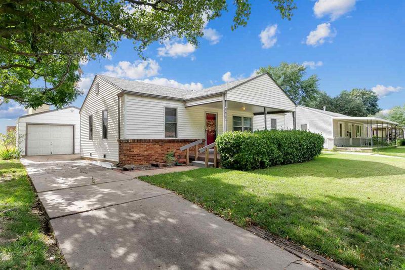 801 N Georgie Ave, Derby, KS 67037