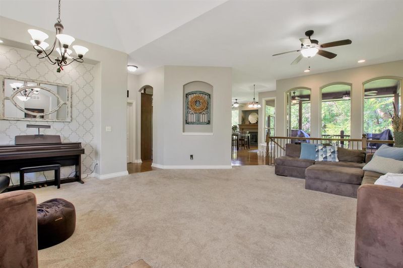 907 E Lakecrest Dr, Andover, KS 67002