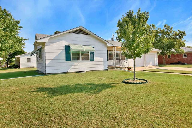 1018 SE 3rd St, Newton, KS 67114