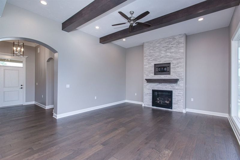 6301 E Central Park Ct, Bel Aire, KS 67220