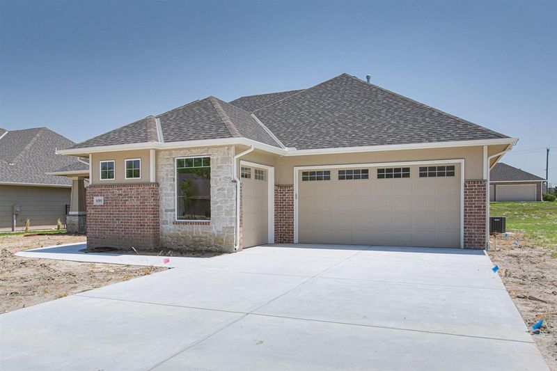 6301 E Central Park Ct, Bel Aire, KS 67220
