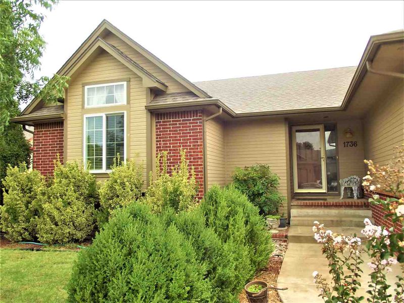 1736 E Oxford Cir, Derby, KS 67037