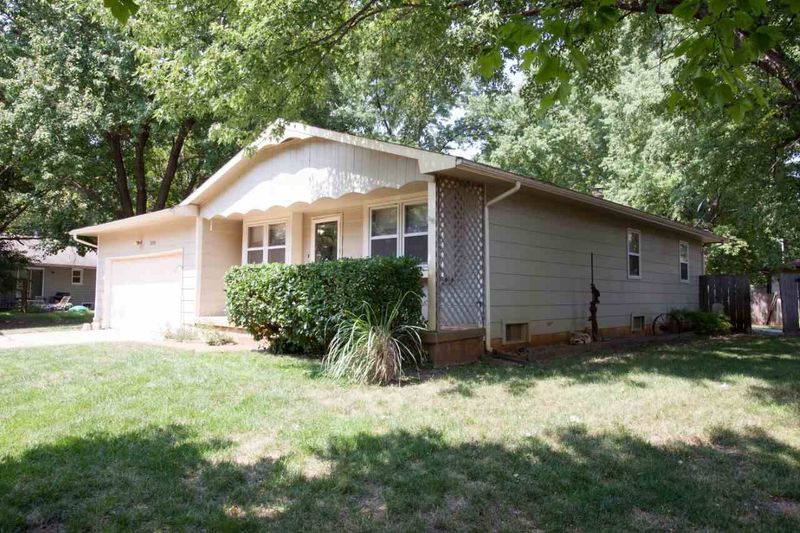 1119 N Westwind Dr, Valley Center, KS 67147