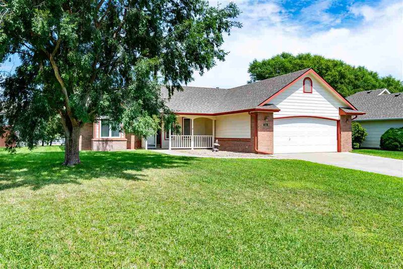 406 E Fieldstone St, Derby, KS 67037