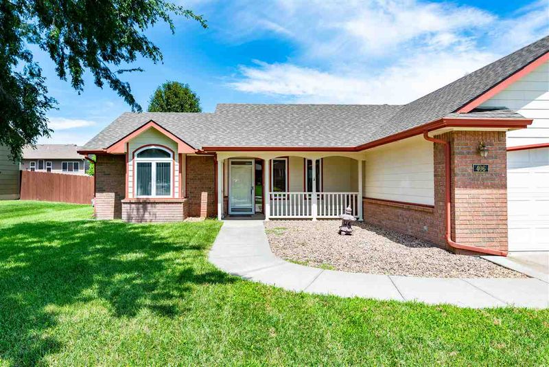 406 E Fieldstone St, Derby, KS 67037