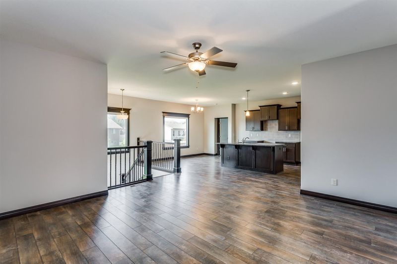 1927 E Teak Ct, Andover, KS 67002