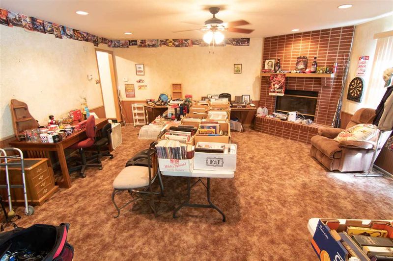 261 N Robin Rd, Wichita, KS 67212