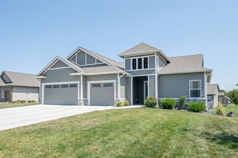 986 N Cedar Brook Cir, Mulvane, KS 67110
