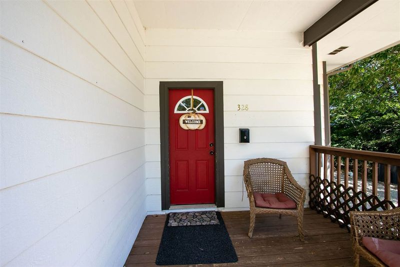 328 E 5th St, Newton, KS 67114