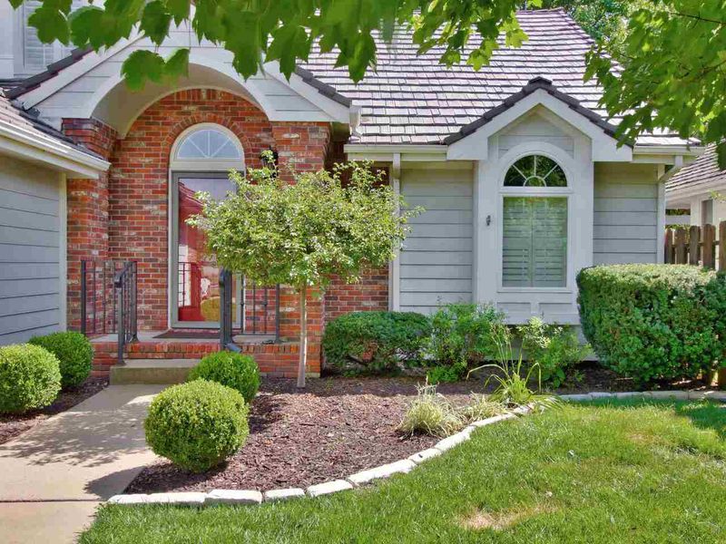 8909 Bradford Cir, Wichita, KS 67206-4046