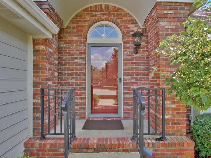 8909 Bradford Cir, Wichita, KS 67206-4046