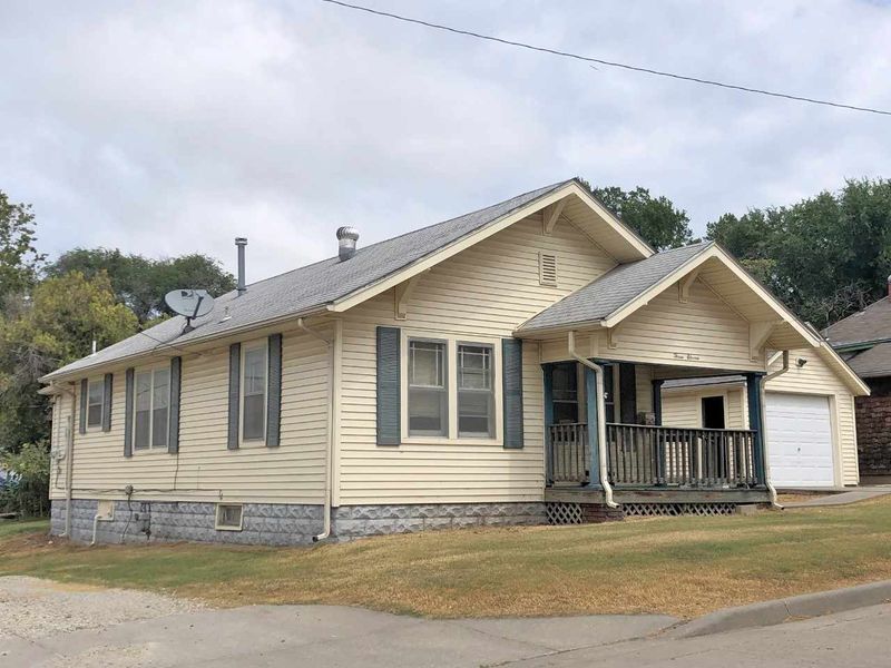 311 W 11th St, Wellington, KS 67152