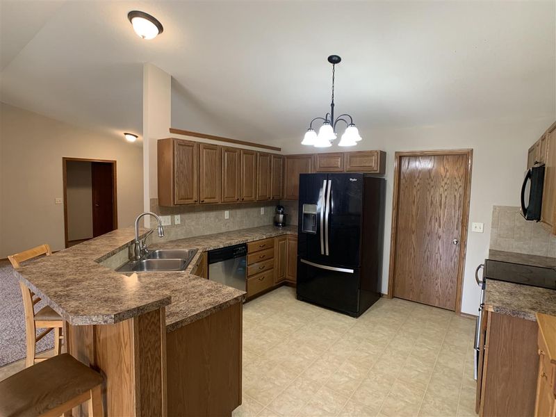 832 E Winding Lane Ct, Derby, KS 67037