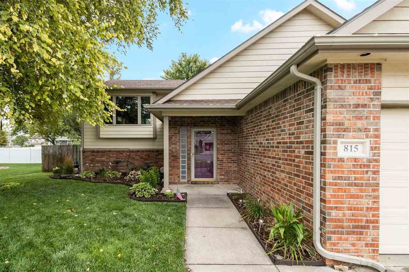 815 Carriage Ct, Maize, KS 67101