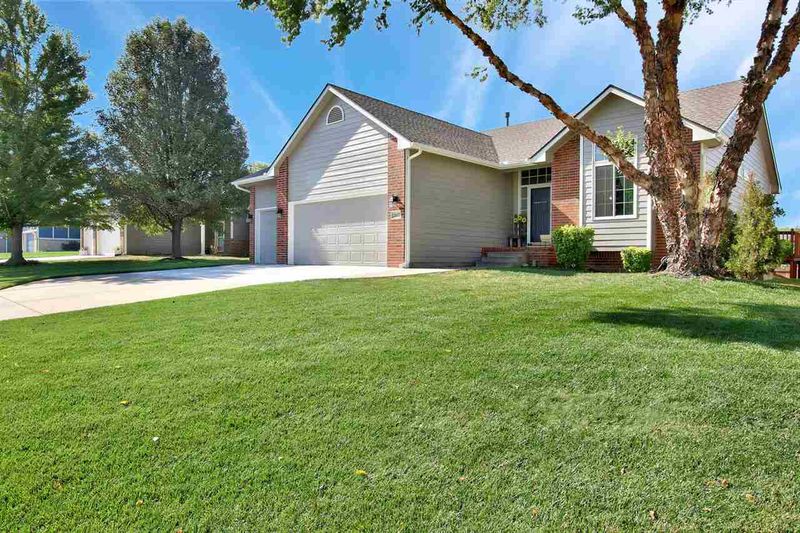 2037 E Zachary Dr, Derby, KS 67037