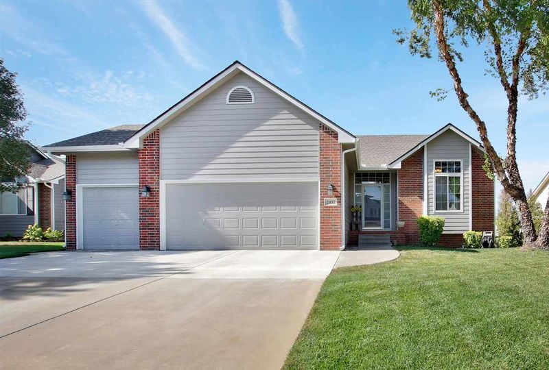 2037 E Zachary Dr, Derby, KS 67037