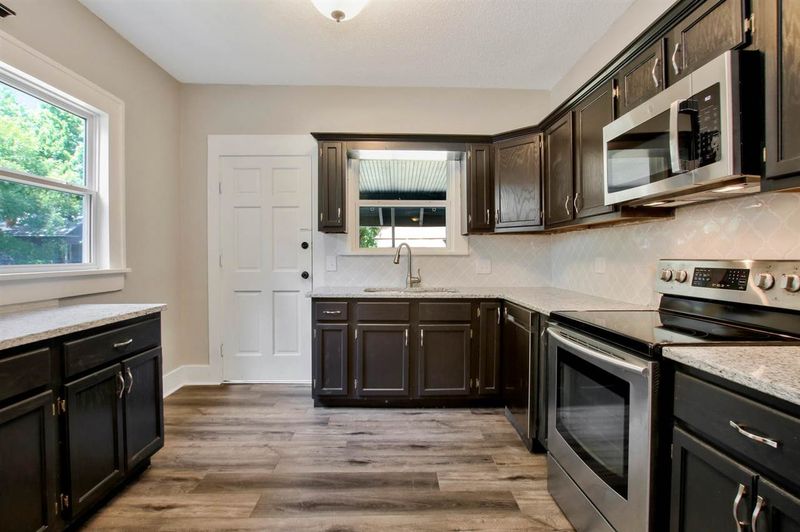 2502 E 2nd St N, Wichita, KS 67214