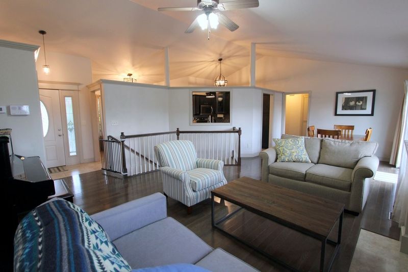 814 S Sunset Cir, Andover, KS 67002