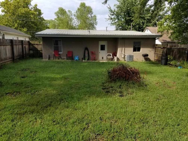 1923 Central Ave, Winfield, KS 67156