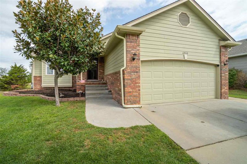 12010 E Laguna St, Wichita, KS 67207
